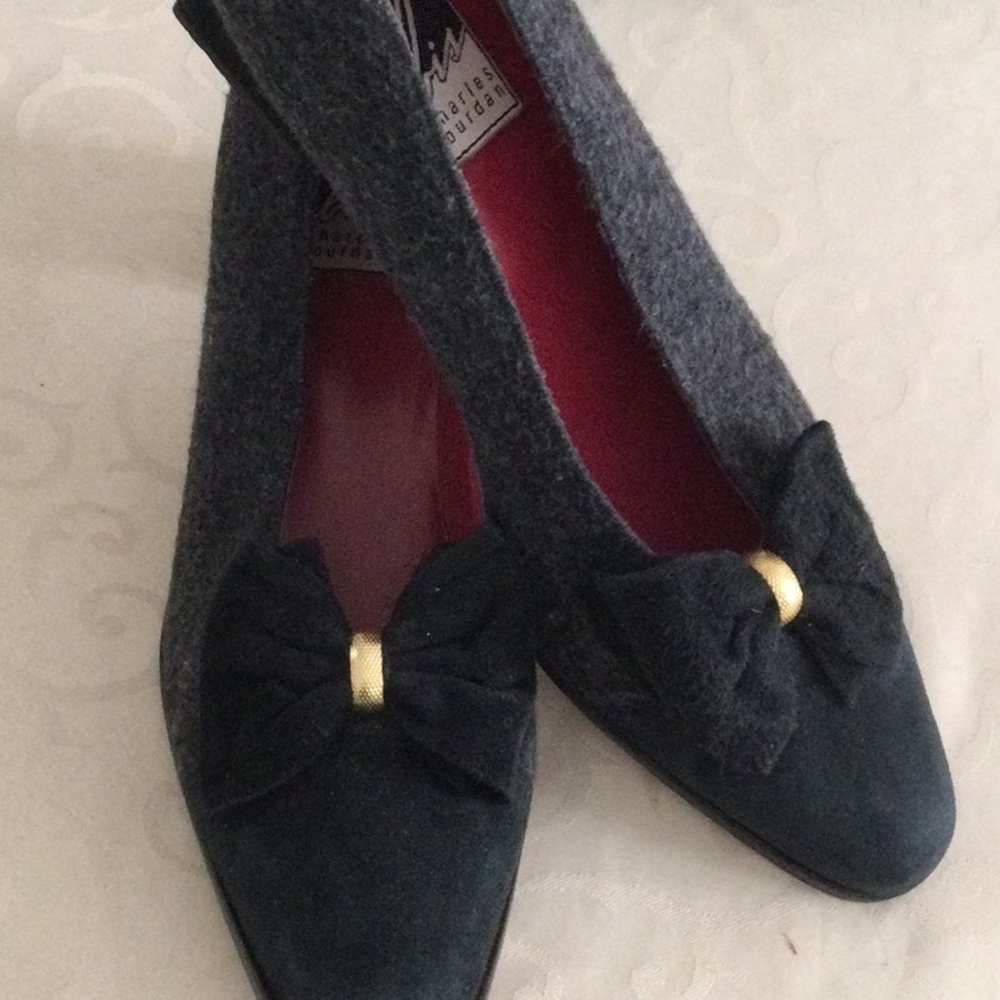 Charles Jourdan all leather suede black pumps in 8 with bow